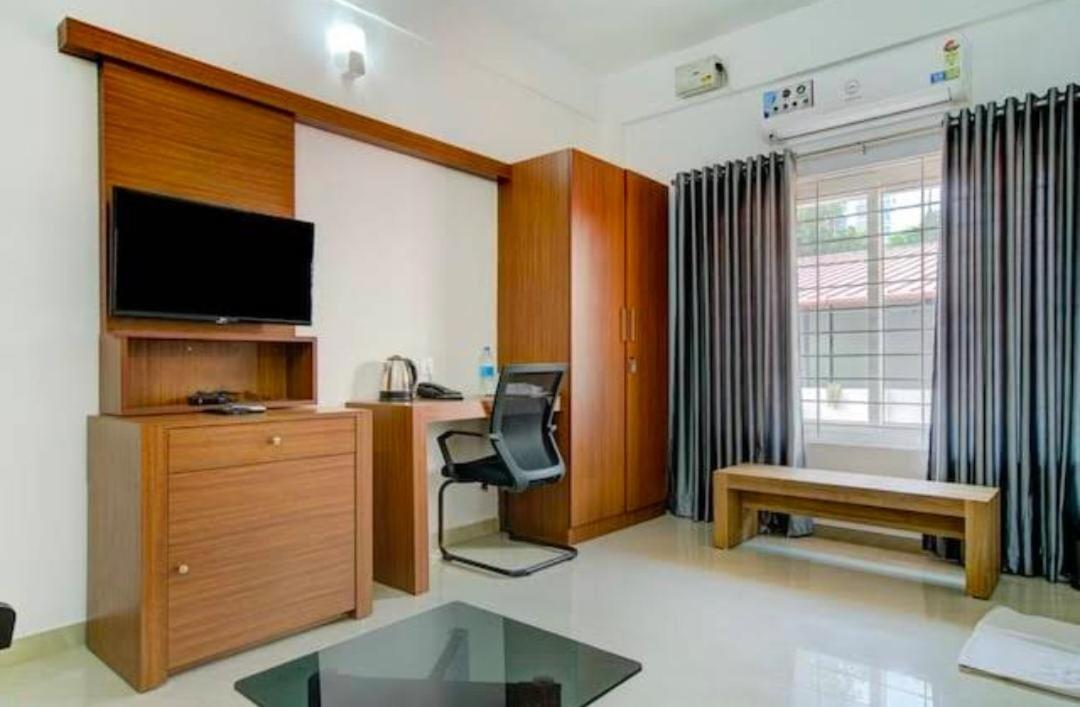 Phoenix Holidays Kochi Exterior foto