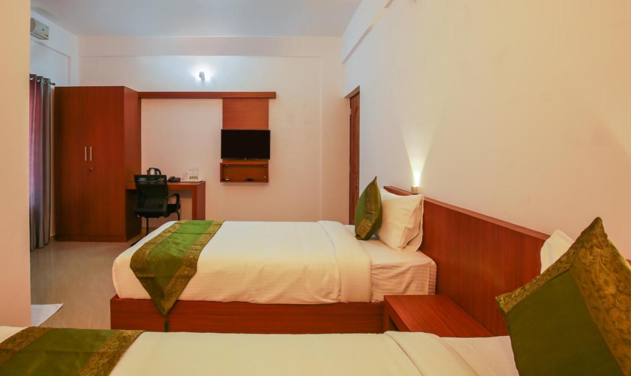 Phoenix Holidays Kochi Exterior foto